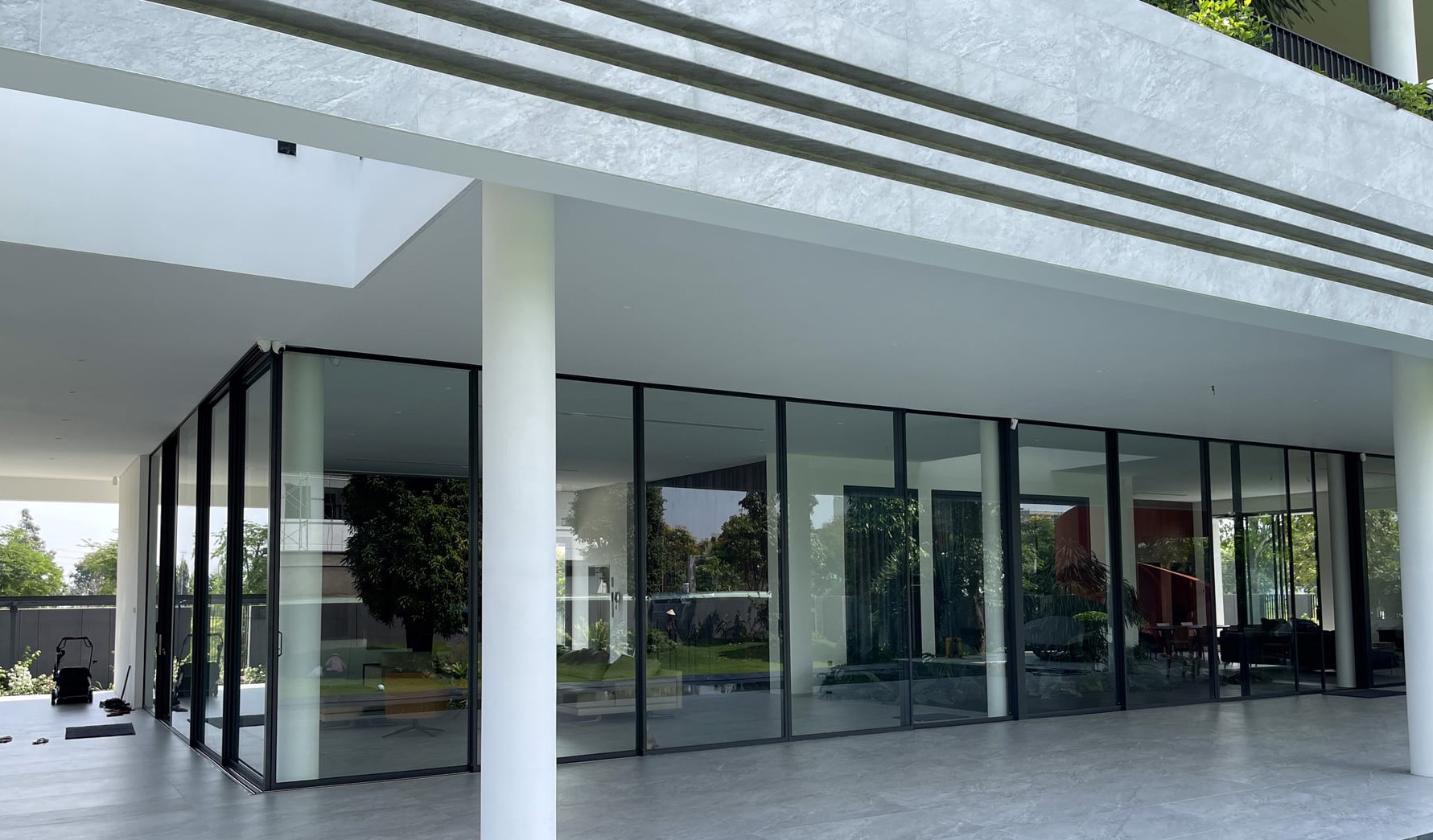 cửa nh&ocirc;m ch&acirc;u &acirc;u