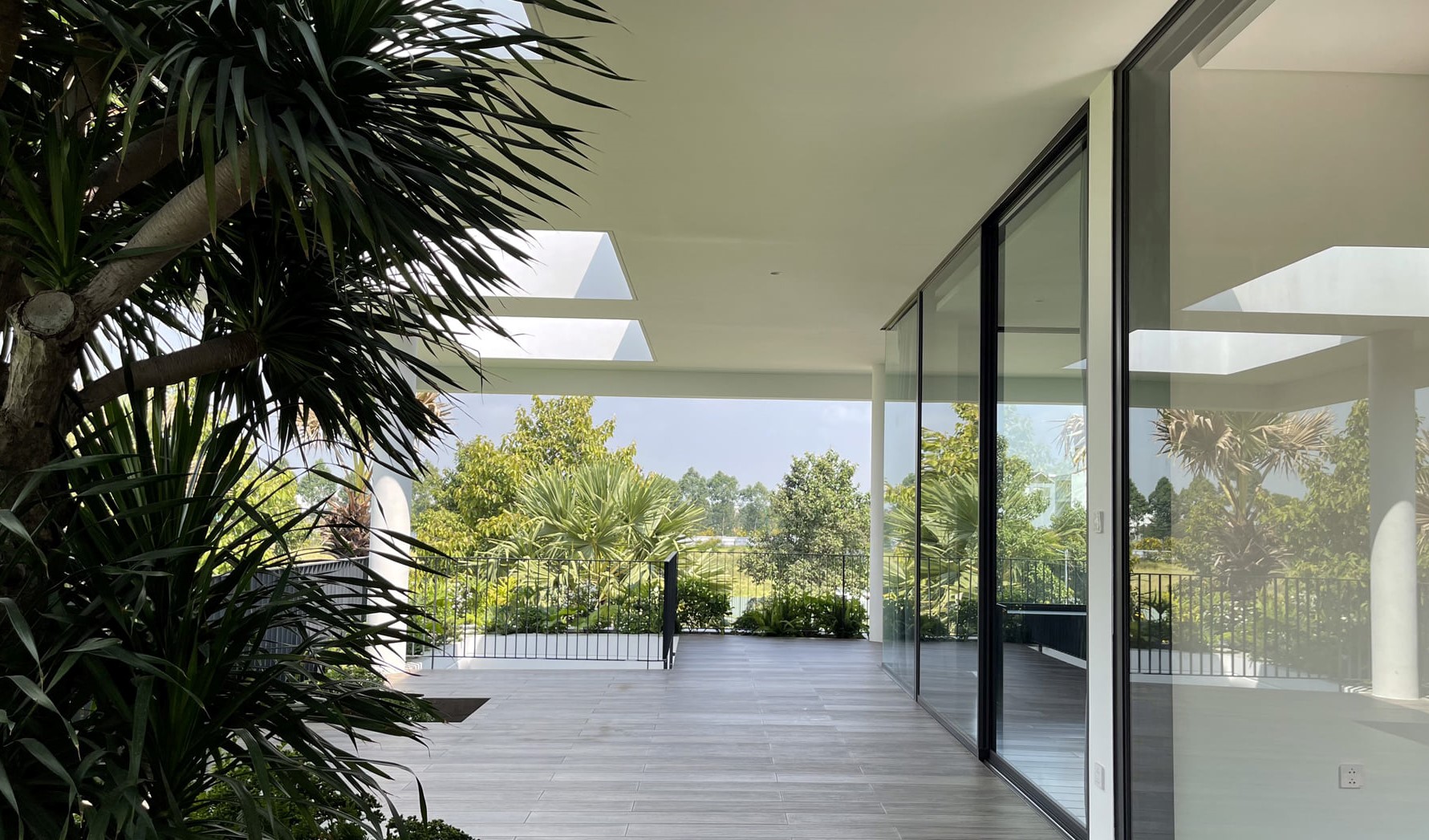 cửa nh&ocirc;m ch&acirc;u &acirc;u