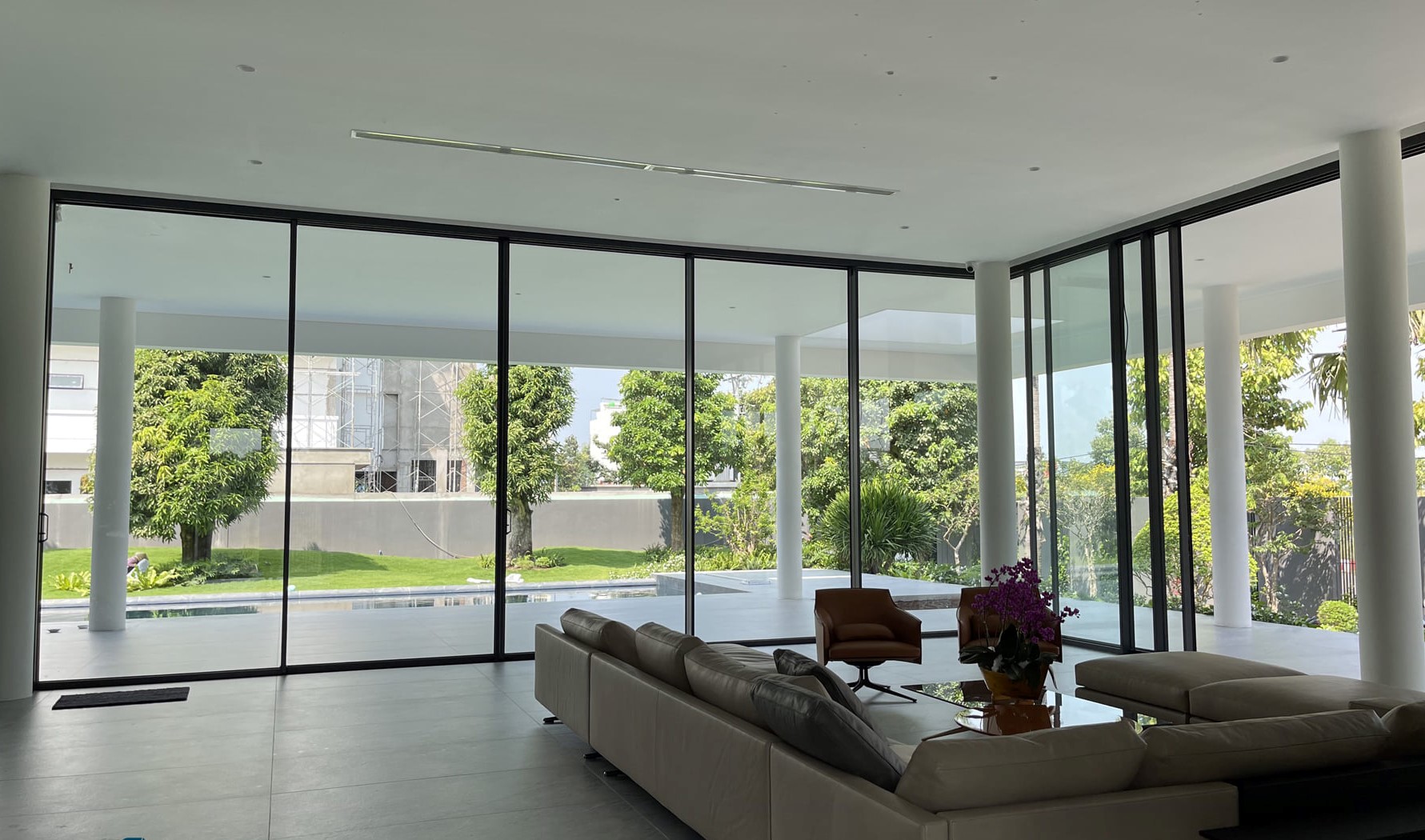 cửa nh&ocirc;m ch&acirc;u &acirc;u