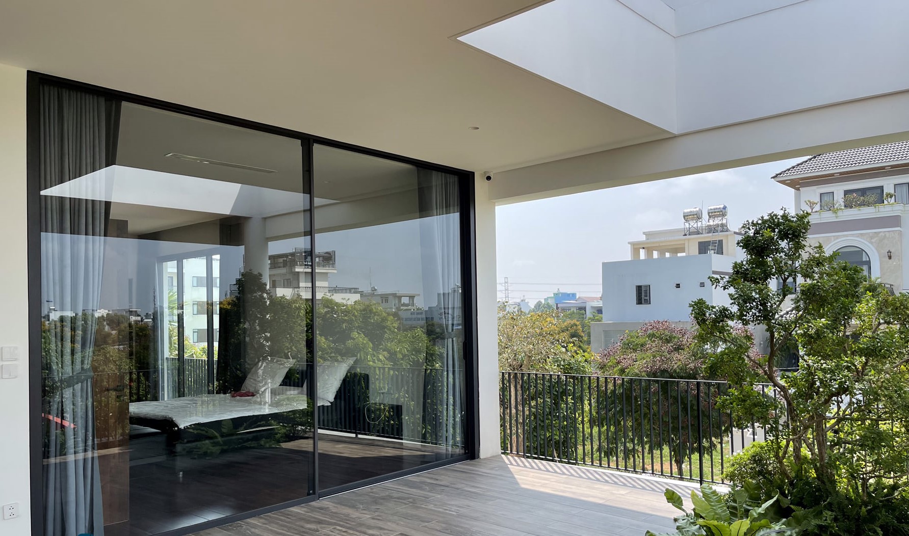 cửa nh&ocirc;m ch&acirc;u &acirc;u