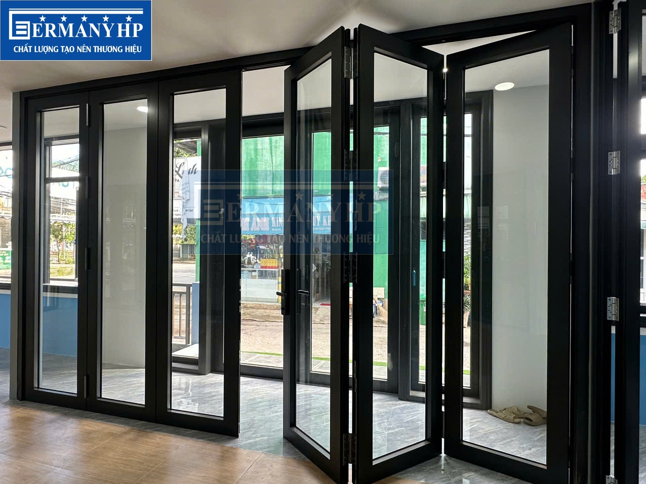 Cửa Đi Mở L&ugrave;a 