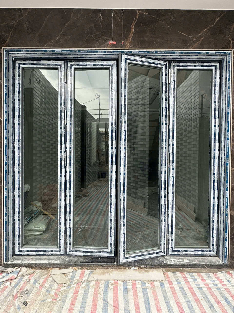 Cửa Đi Mở L&ugrave;a 