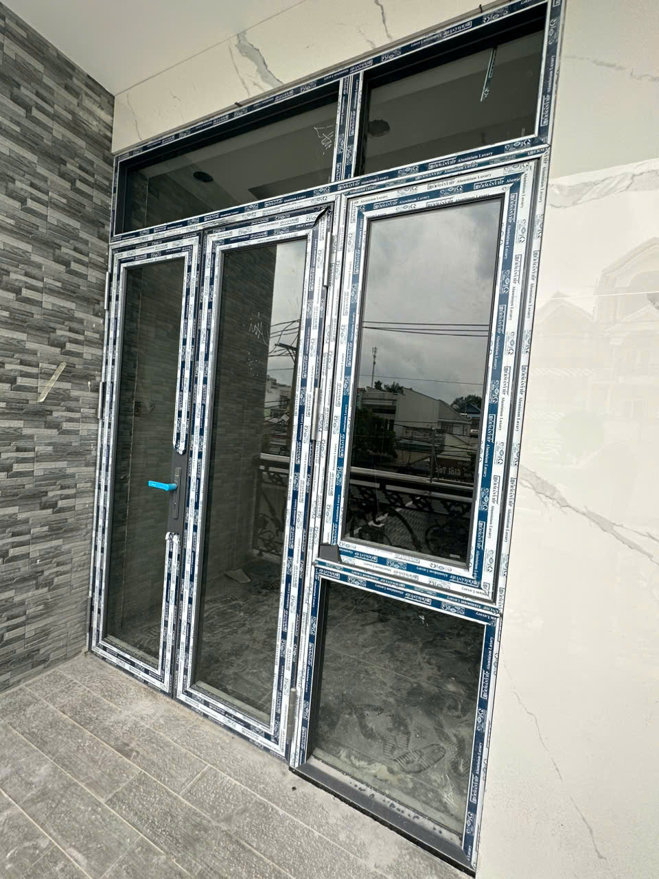 Cửa Đi Mở L&ugrave;a 