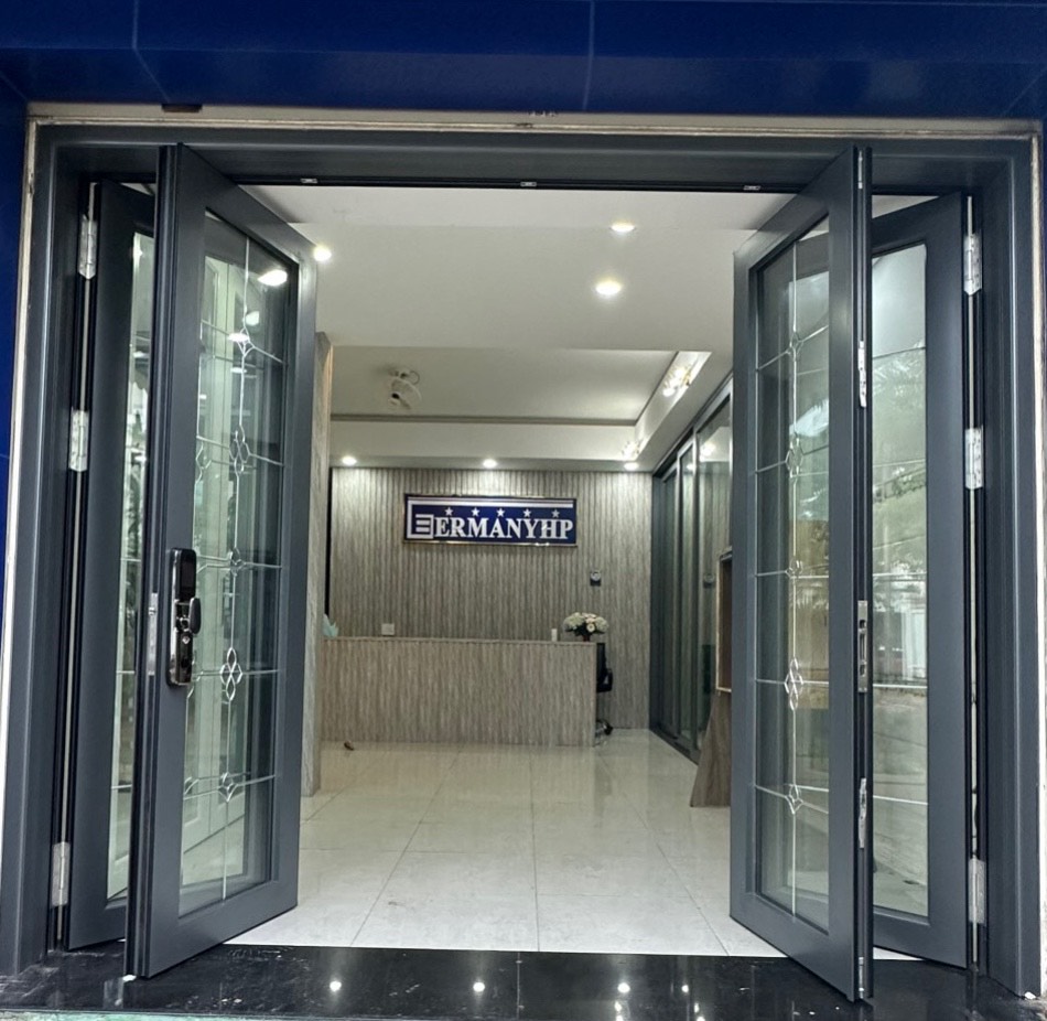 cửa nh&ocirc;m ch&acirc;u &acirc;u