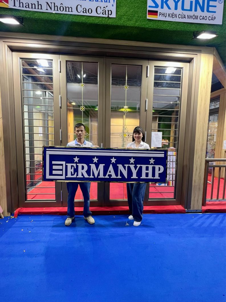 cửa nh&ocirc;m mở 2 chiều