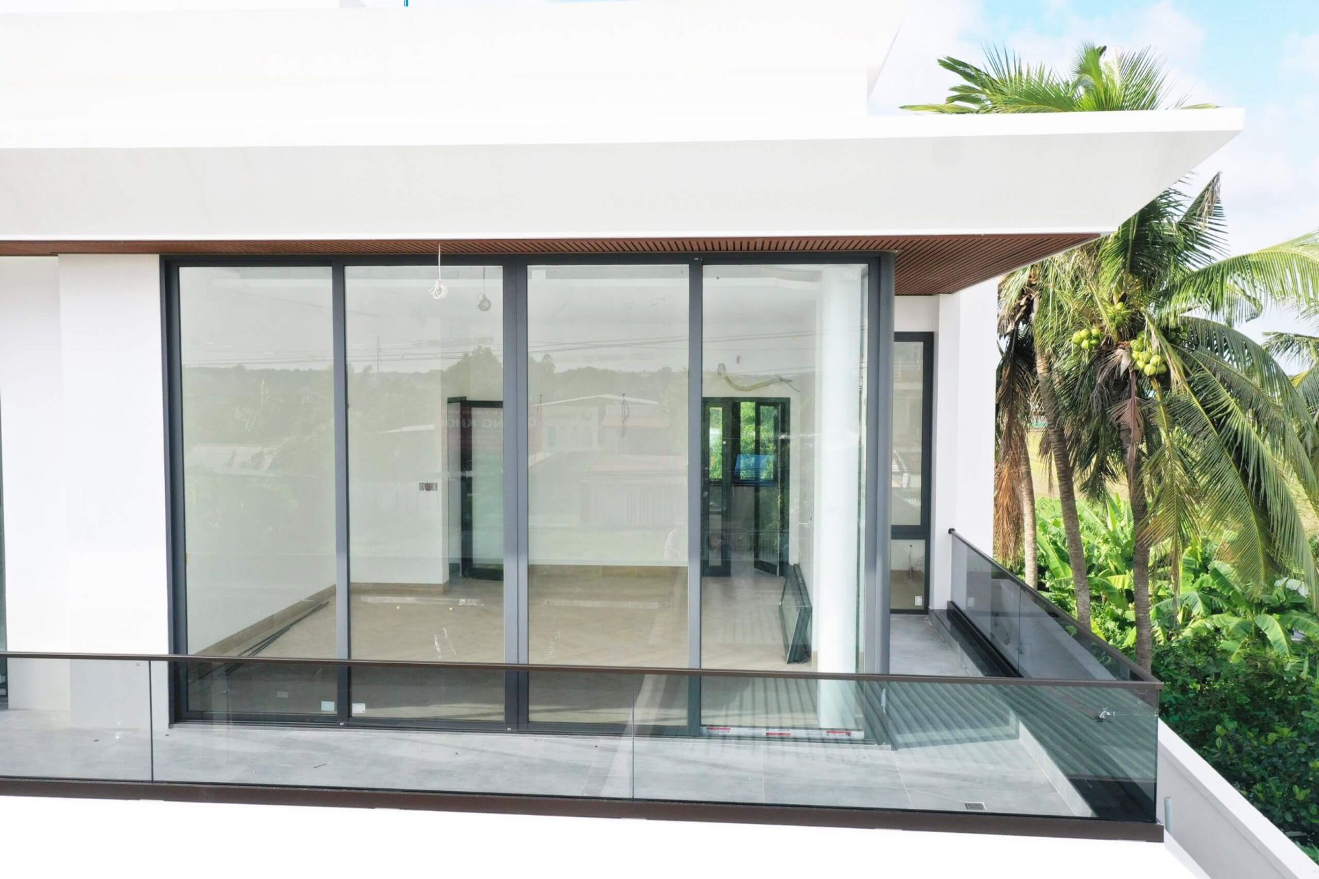 cửa nh&ocirc;m ch&acirc;u &acirc;u