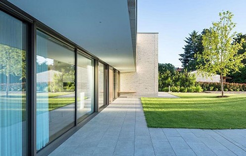 cửa nh&ocirc;m ch&acirc;u &acirc;u