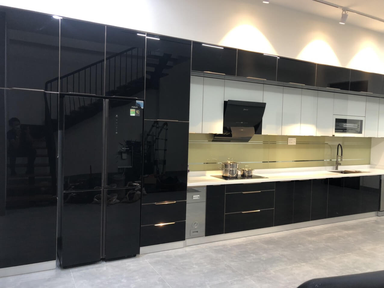 tủ bếp nh&ocirc;m c&aacute;nh k&iacute;nh