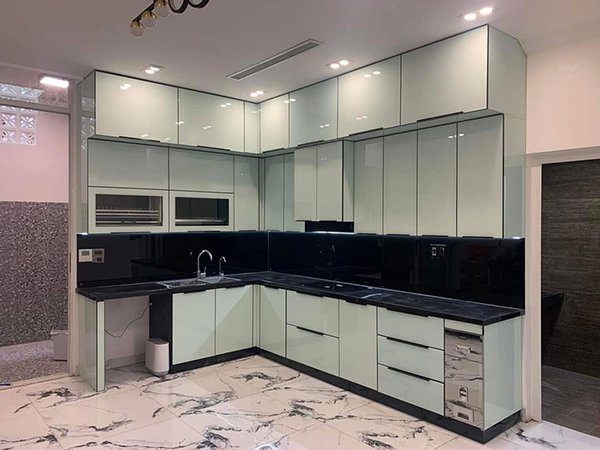 tủ bếp nh&ocirc;m c&aacute;nh k&iacute;nh