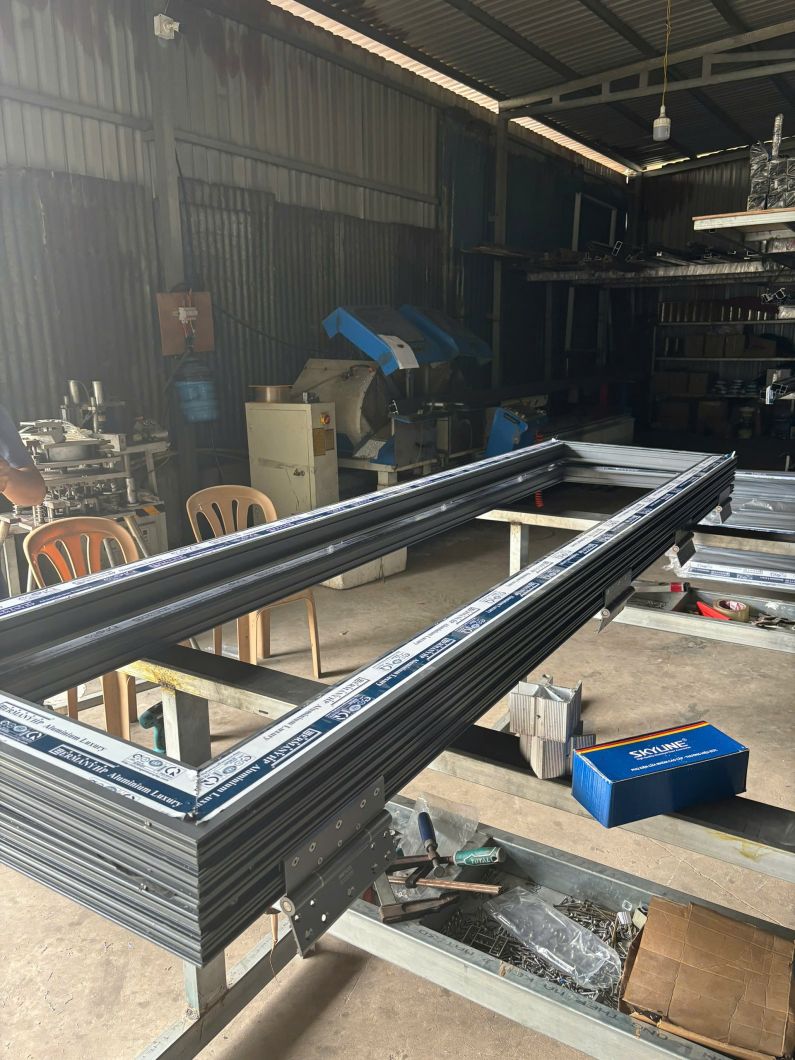 Cửa Nh&ocirc;m Mở 2 Chiều Cao Cấp