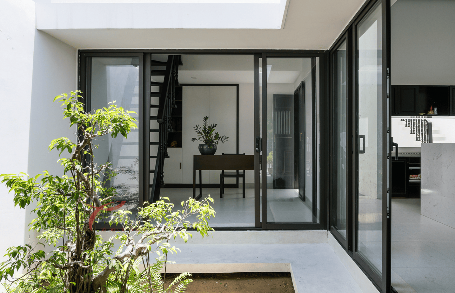 cửa nh&ocirc;m ch&acirc;u &acirc;u