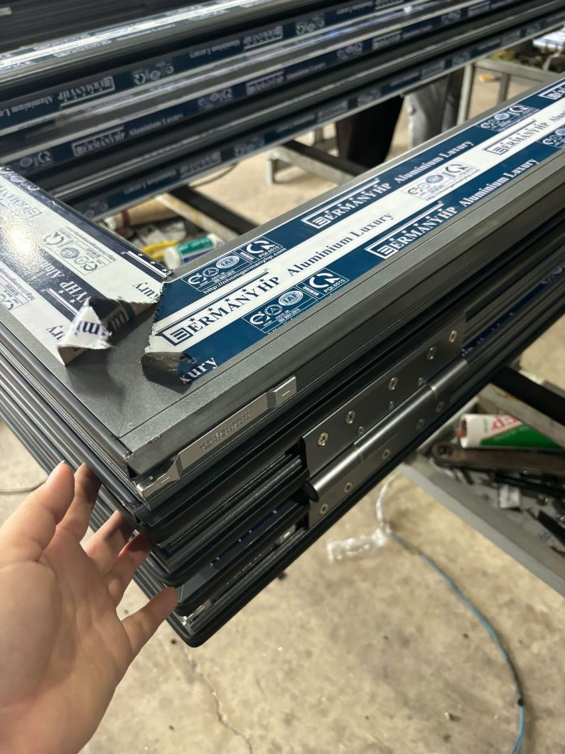 Cửa Nh&ocirc;m Mở 2 Chiều Cao Cấp