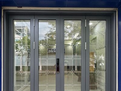 Tại sao cửa nhôm mở 2 chiều đang thịnh hành nhất hiện nay?